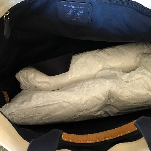 NWT Coach canvas Tote&wristlet - Picture 3 of 8